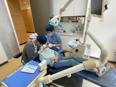 -瑞尔齿科(上海长风大悦城店)