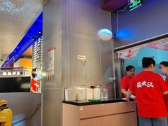 -肥肥虾庄·金牌油焖大虾(汉街SKP店)