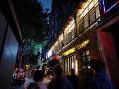 等位区-杨肥肠火锅大排档(火车站花园店)