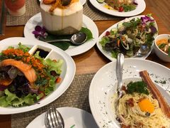 -Chom Cafe and Restaurant