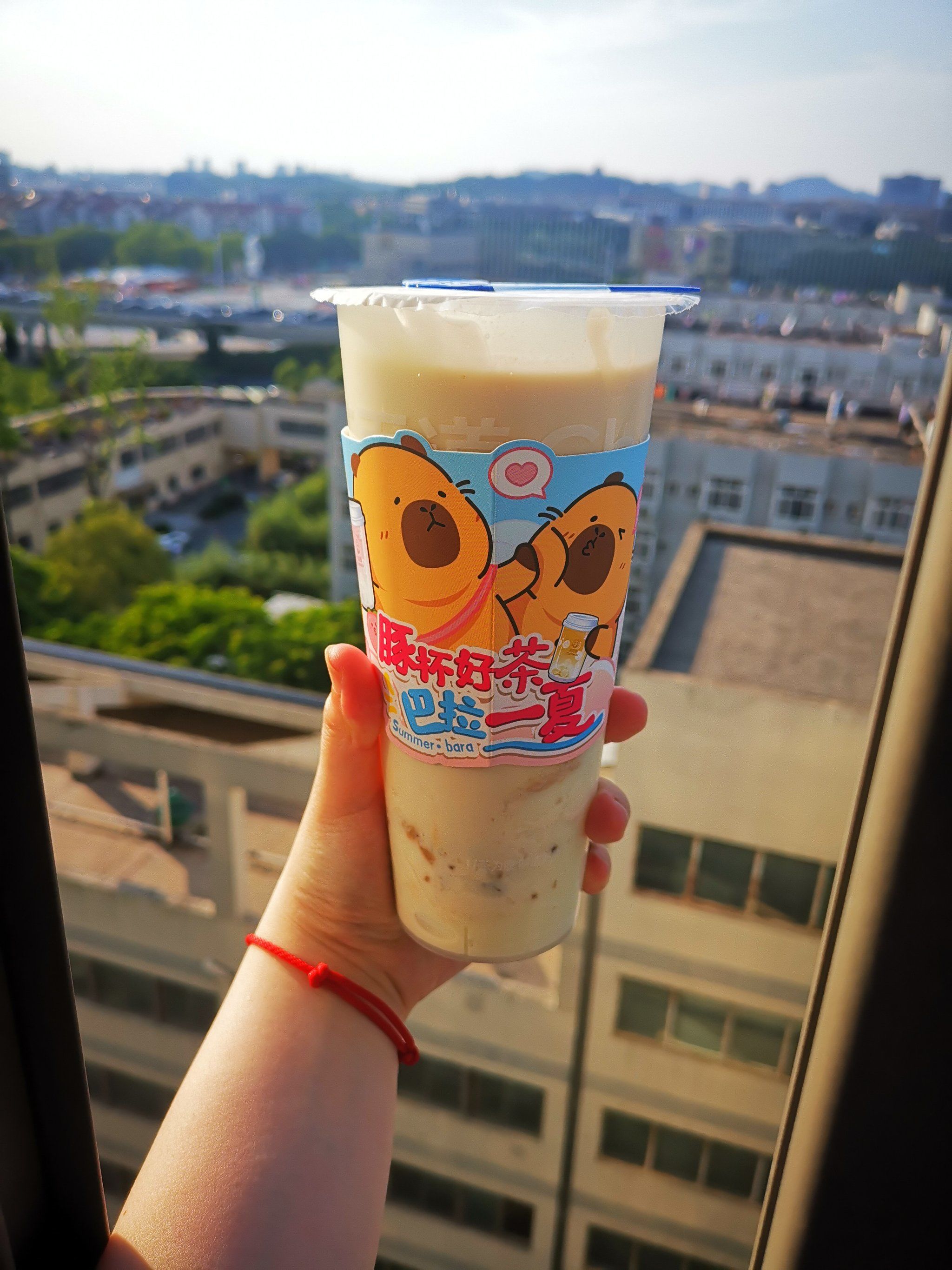 南京甜品丨茶百道卡皮巴拉奶茶可可爱爱的呢