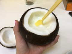 -志龙皇冠吃货椰子铺