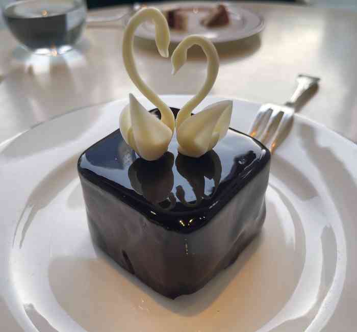 黑天鹅法餐(杨林旗舰店)-"第一次去这里是被它的外部环境吸引,可惜的.