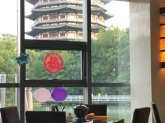 靠窗位-听松楼·花园酒店·自助餐厅(红梅公园店)