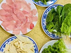 -东巴谷野生菌火锅餐厅