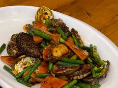 香辣鲍鱼回锅肉-老东镇啤酒屋海鲜加工·蒸汽海鲜·海鲜烧烤(台东店)