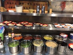 自助调料区-马路边边串串香(大成路店)
