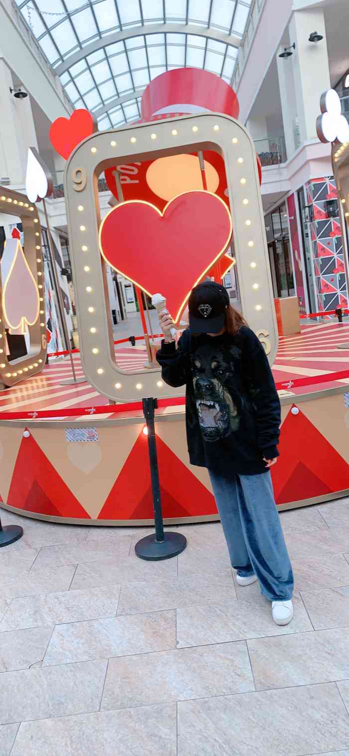 ur(斯普瑞斯奥特莱斯店)-"最近除了zara就是老看ur啦!质量感觉.