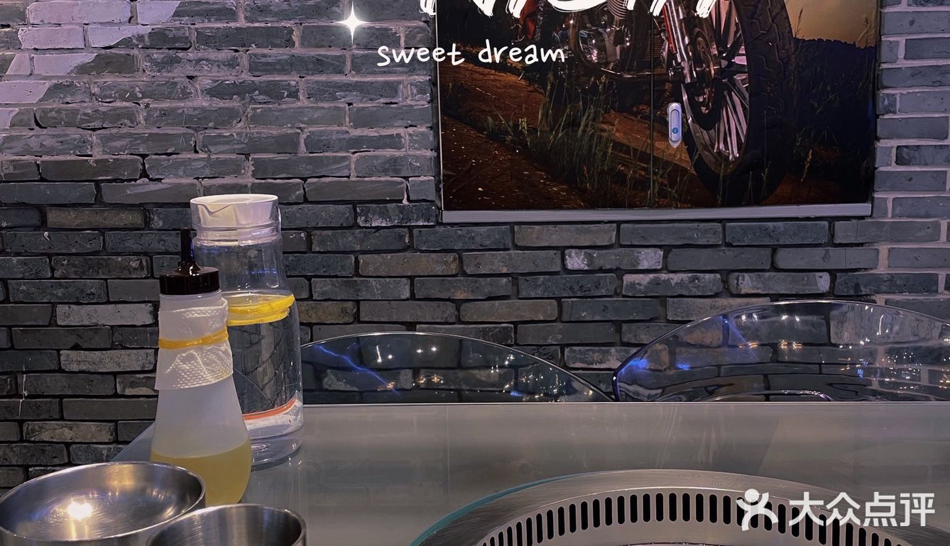 拍照打卡烤肉店｜工业风新盒子