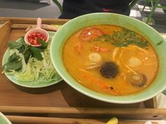 冬阴功海鲜汤米粉-越弥越南传统美食馆