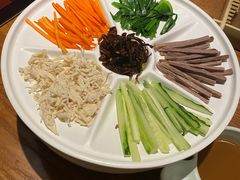 -云海肴·汽锅鸡·云南菜(天山百盛优客店)