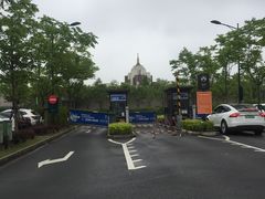 -奕欧来上海购物村停车场