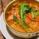 成都新晋韩式Bistro｜牛肉薄脆pizza太绝了‼️