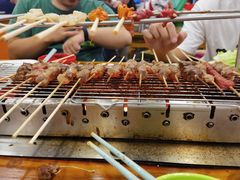 -哈尔滨小酒馆·鲜肉现穿自助烧烤(康新花园店)