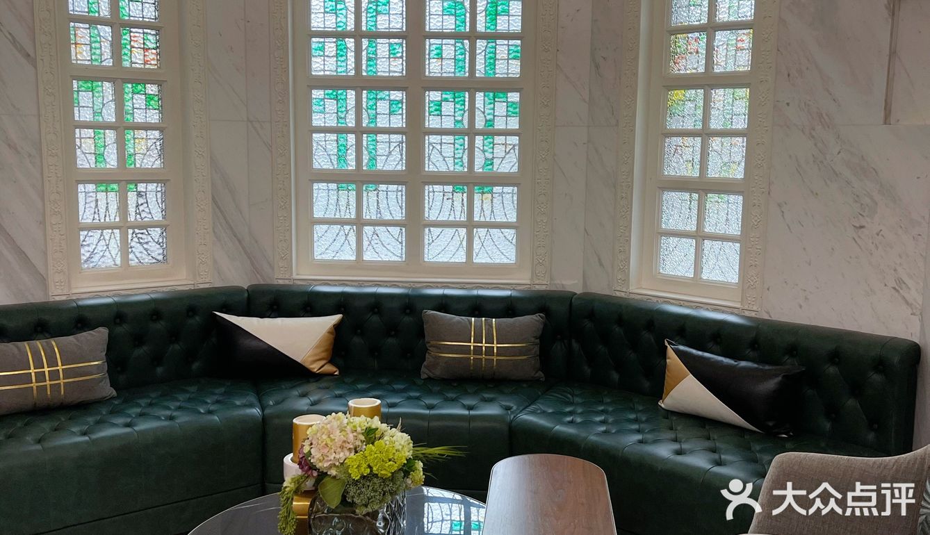 穿上国风旗袍，在百年洋楼品尝极致美食盛宴