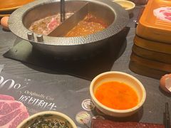 -牛YO寿喜烧·铁板烧和牛火锅自助(市府恒隆店)