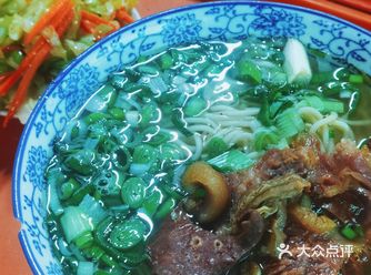 到西宁是早上凌晨6点，饥肠辘辘，这时只要有早餐店就能