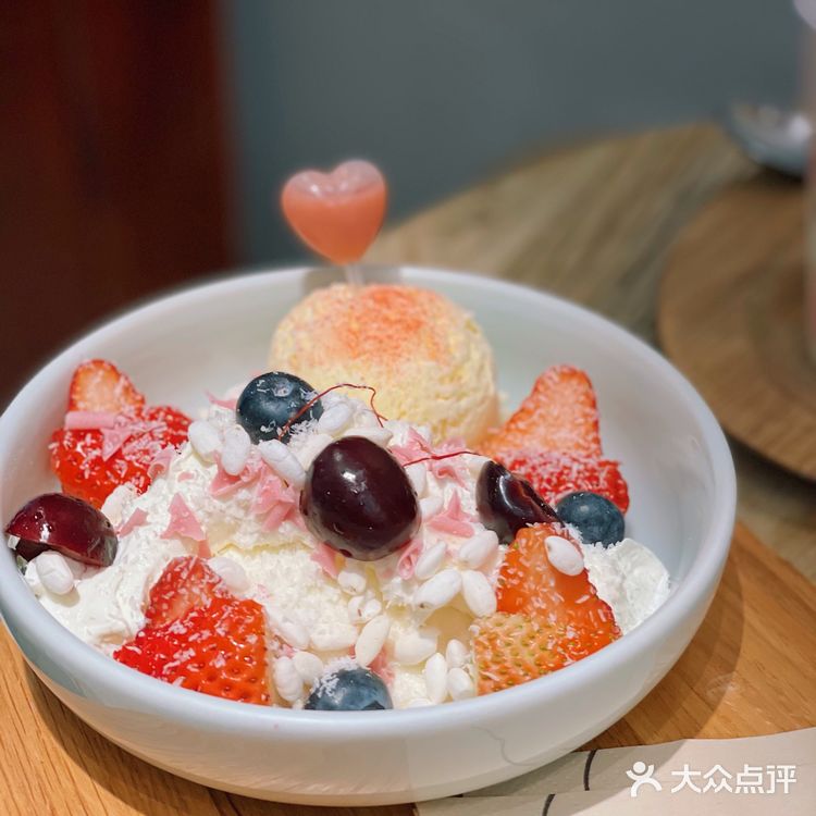 颜值火爆的宝珠奶酪草莓季！