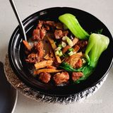 798的店都有共同的特点环境特别好，店在马路边上
