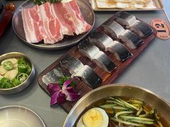 -围炉肉舍•炭烤活鳗•丹东海鲜烤肉(步行街店)