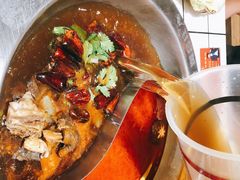 番茄鸳鸯锅-喜悦小串丹东小黄牛海鲜烧烤大排档(民主广场店)