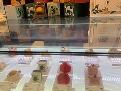 面包甜点陈列柜-Fridi Patisserie Cafe