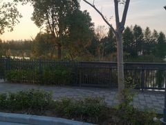 -奕欧来上海购物村停车场