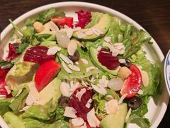 主厨牛油果花园沙拉-庐灶江南·江南菜·四合院Bistro(东直门雍和宫·原华侨宾馆店)