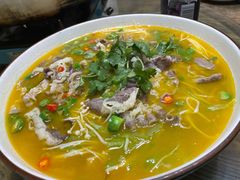 酸汤肥牛-八张桌子(老店)