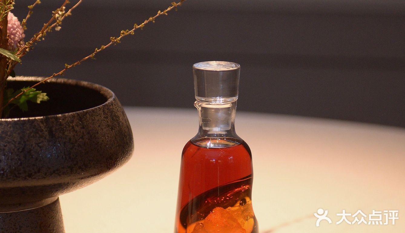美食配佳酿，唯生活不可辜负