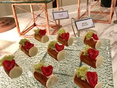 莓子泡芙-东海朗廷酒店秀·Silk自助餐厅