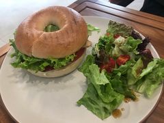 牛油果鸡肉贝果-VESH COFFEE(定西路店)