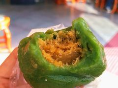 蛋黄肉松青团-沈大成(南京东路店)
