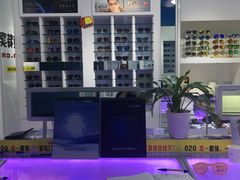 -提一眼镜·蔡司·依视路(小寨店)