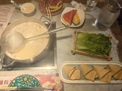 -尚尚仙·酸汤猪手·猪肚鸡火锅(华联万柳购物中心店)