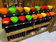 自助调料区-果松木炭酸菜铜火锅·外婆参鸡汤