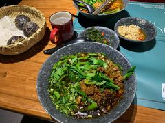 肥肠米线-八月美食小馆(银泰城总店)