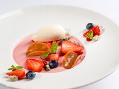 香槟草莓奶冻-金奥国际酒店温哥华扒房Vancouver Grill