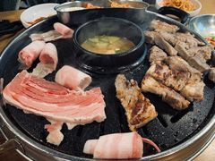 -江南猪肉商会无限续吃(弘大店)