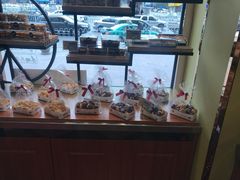 面包甜点陈列柜-清真红房子西饼屋(火车站店)