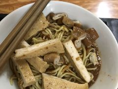 -松树干拌面店