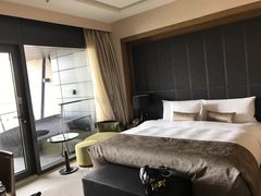 -上海滴水湖皇冠假日酒店