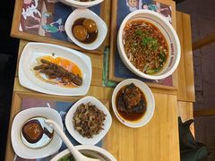 -呷佬·长沙手工米粉(金沙江路店)