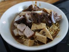 -松树干拌面店