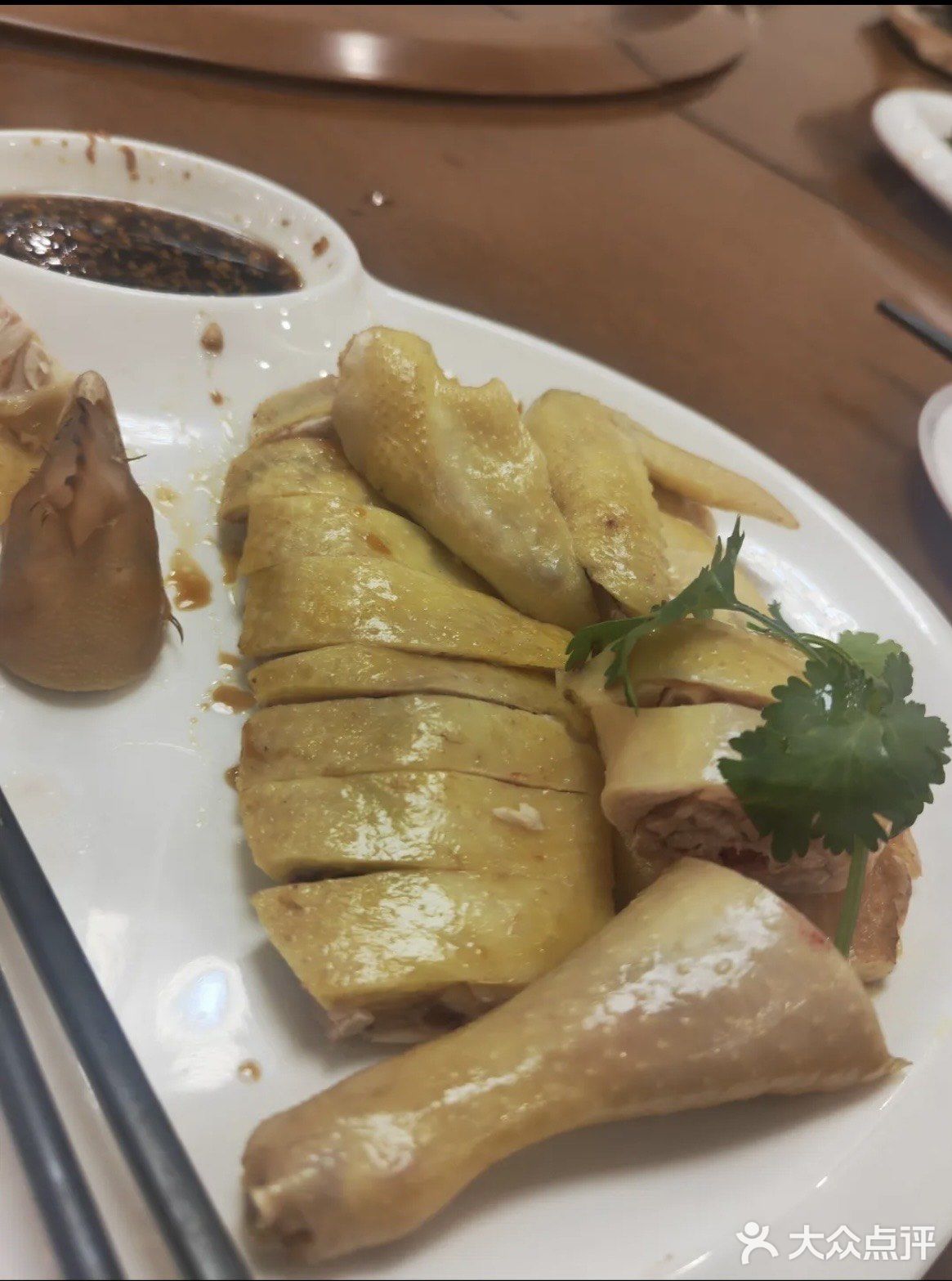 潮汕海鲜餐厅天花板！感觉把大海都搬过来了！贼新鲜！