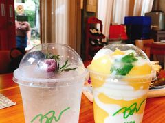 -Chom Cafe and Restaurant