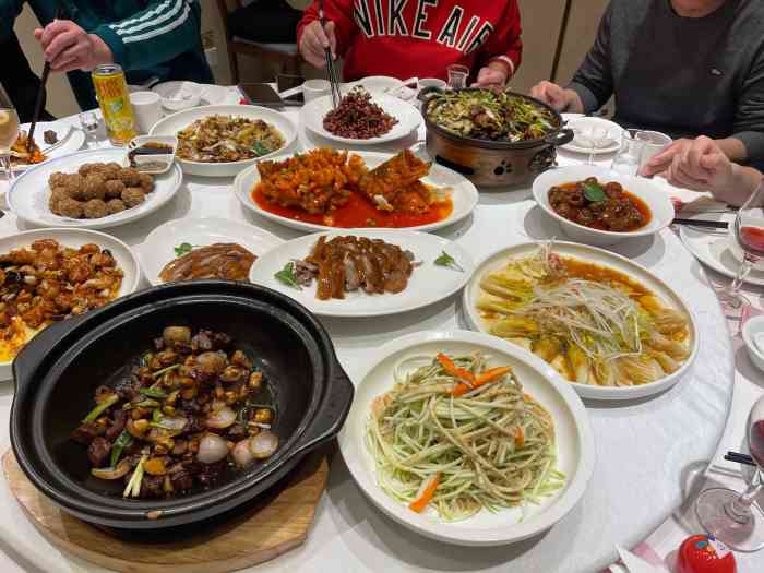 挺大一点都不拥挤菜品味道不错服务也万荣烤鸭店 昌平万荣烤鸭店昌平