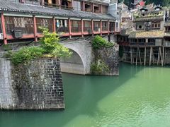 -临江餐馆二楼美食部落
