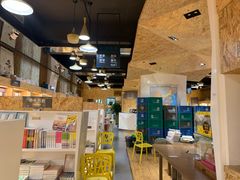 -新华里咖啡书吧(新华书店小寨店)