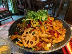 干锅牛蛙-川流不息·地道川菜·小龙虾(新松江路店)